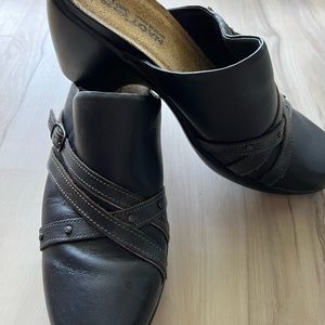 Naot Womens EU 40 US 8.5 Black Mule Clogs Leather Studs And Buckle Slip On Shoes